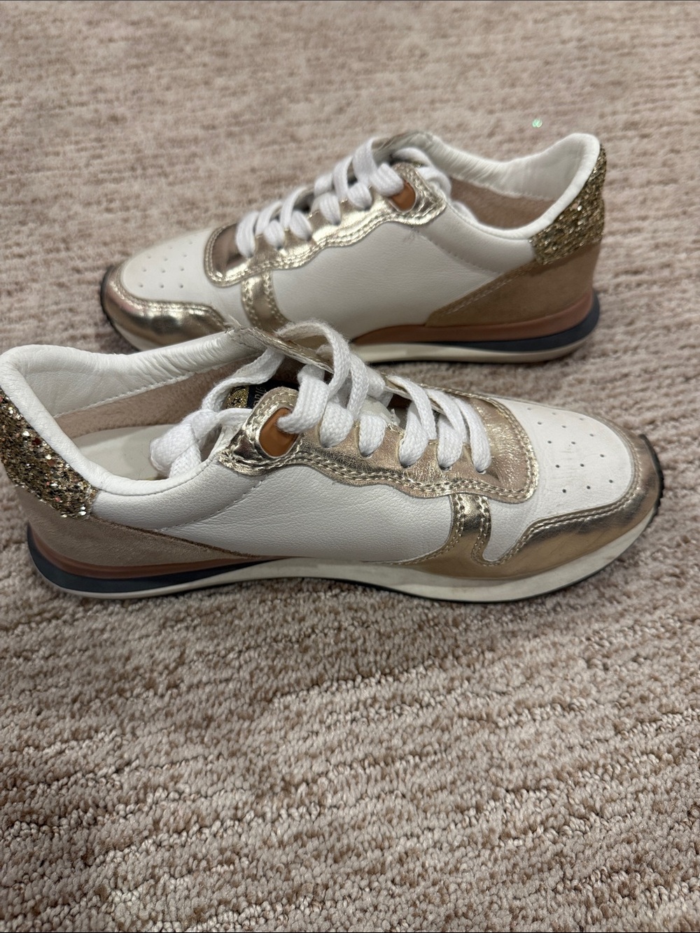 Vintage Havana White and Gold Star Accent Sneakers - Picture 2 of 4